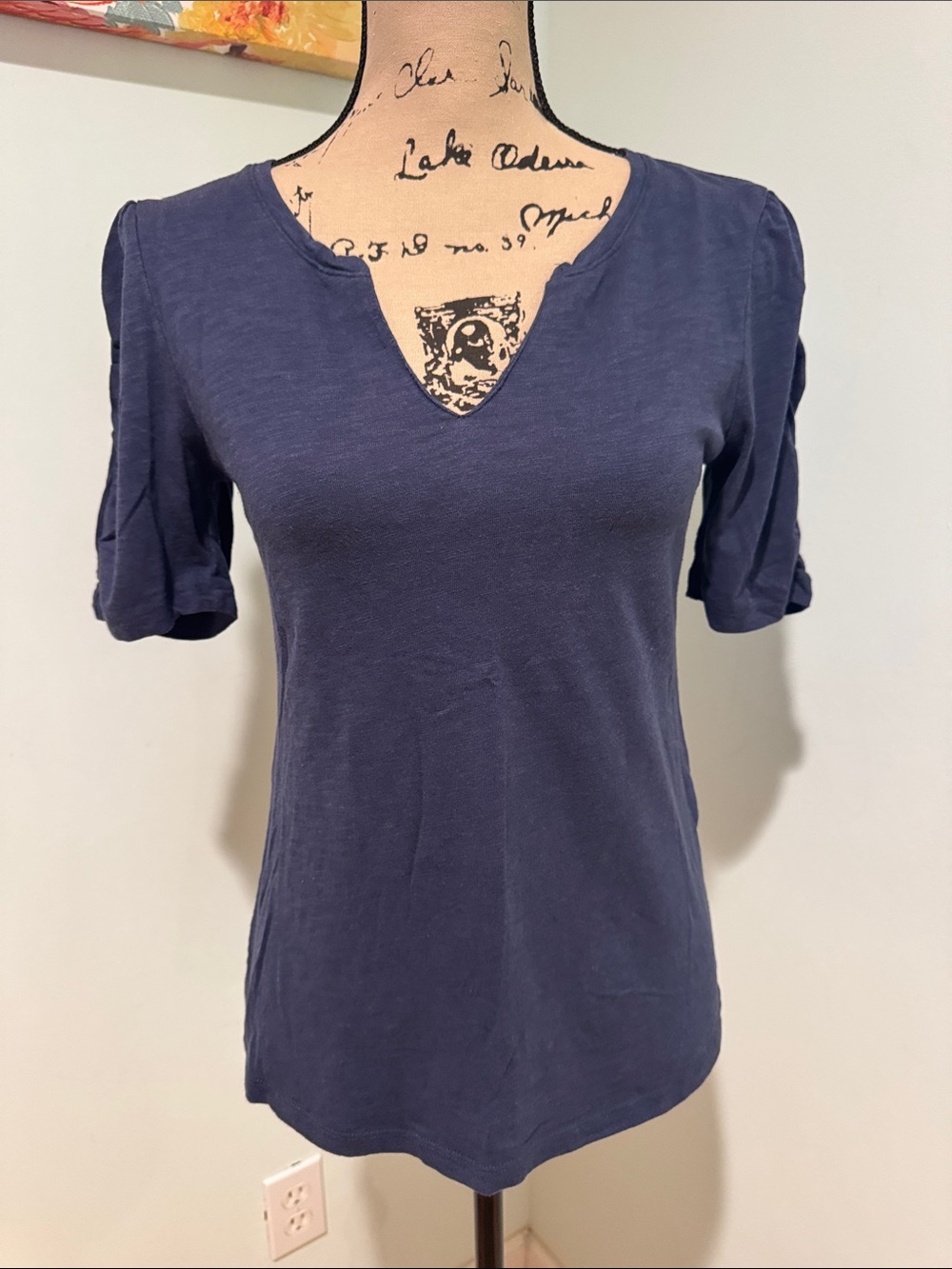 Market & Spuce size small Women’s Navy Short Sleeve Notch Neck Top
